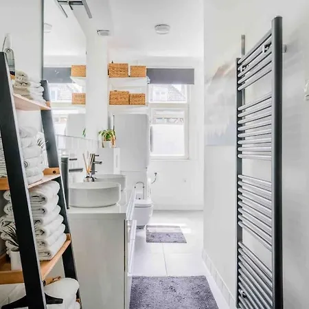 Apartment M Adam Iii *
