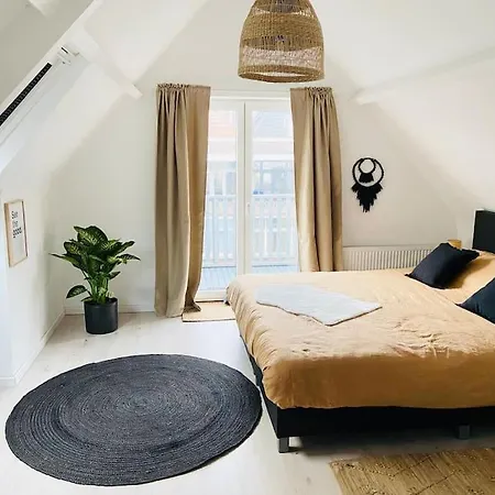 Apartment M Adam Iii