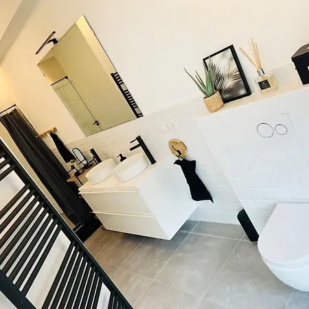 M Adam Iii Apartment